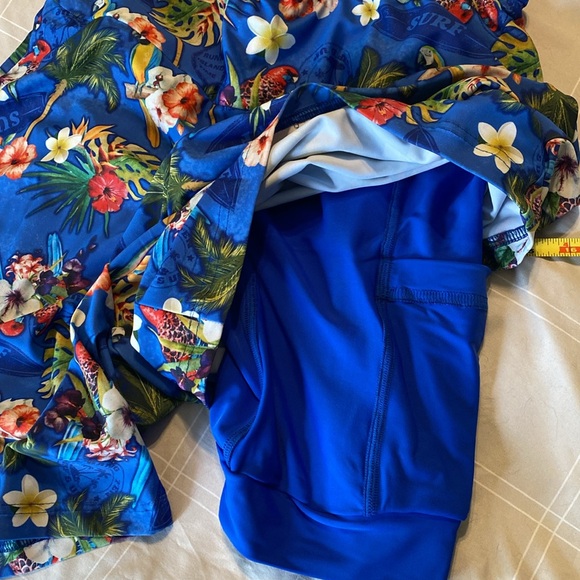 Tropical Pattern Men’s Running Shorts with Pockets on Inner Liner - Picture 2 of 3